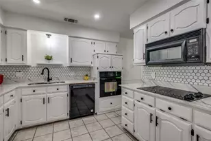 402 Country Meadow Dr, Mansfield, TX 76063 - Photo 6