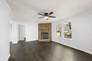 109 Summers Cir, Azle, TX 76020 - Photo 12