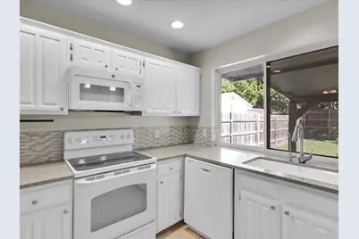 2309 Norwich Court, Arlington, TX 76015 - Photo 10