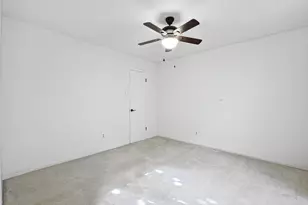 9801 Smokefeather Ln, Dallas, TX 75243 - Photo 18