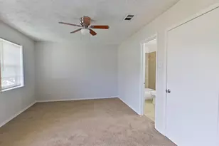 57 W Townhouse Ln, Grand Prairie, TX 75052 - Photo 14