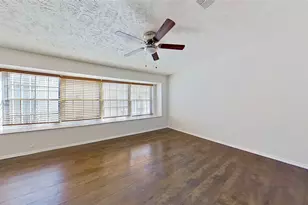 57 W Townhouse Ln, Grand Prairie, TX 75052 - Photo 10