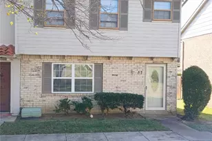 57 W Townhouse Ln, Grand Prairie, TX 75052 - Photo 4