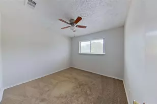 57 W Townhouse Ln, Grand Prairie, TX 75052 - Photo 16