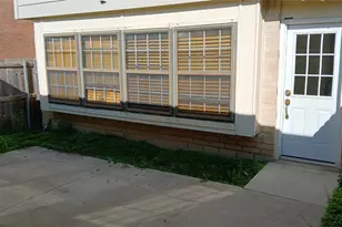 57 W Townhouse Ln, Grand Prairie, TX 75052 - Photo 8