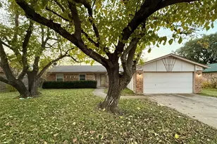 5721 Carolyn Dr, North Richland Hills, TX 76180 - Photo 1