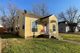 1702 NW 1st Ave, Mineral Wells, TX 76067 - Photo 1