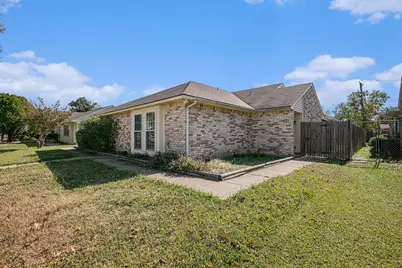 671 Stonewall Drive, Grand Prairie, TX 75052 - Photo 2