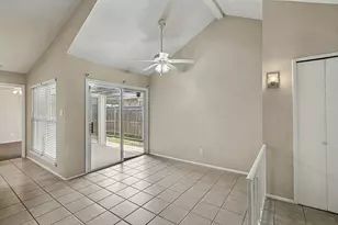 671 Stonewall Dr, Grand Prairie, TX 75052 - Photo 8