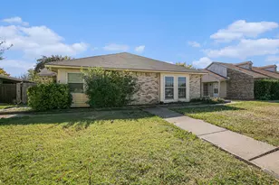671 Stonewall Dr, Grand Prairie, TX 75052 - Photo 4