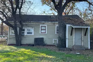 1402 NW 3rd Ave, Mineral Wells, TX 76067 - Photo 2