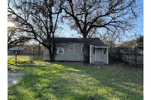 1402 NW 3rd Ave, Mineral Wells, TX 76067 - Photo 4