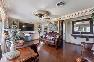 938 Gillham Rd, River Oaks, TX 76114 - Photo 2