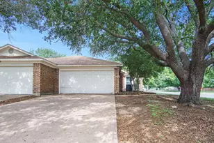 7600 Silveridge Dr, Fort Worth, TX 76133 - Photo 2