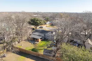 1413 Ferris Ave, Waxahachie, TX 75165 - Photo 2