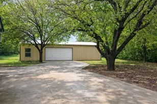 511 Rogers Rd, Newark, TX 76071 - Photo 2