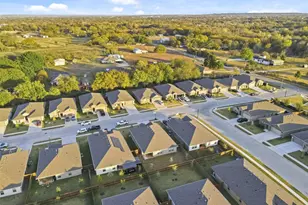 549 Bronze Cir E, Springtown, TX 76082 - Photo 28