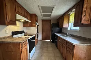 305 Marriott Ln, Garland, TX 75040 - Photo 4