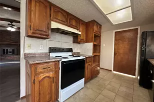 305 Marriott Ln, Garland, TX 75040 - Photo 8