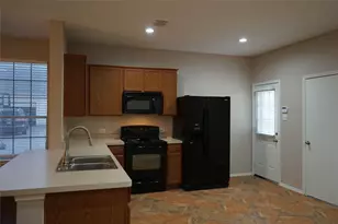 5445 Avery Ln, Grand Prairie, TX 75052 - Photo 8