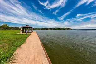 726 Lakeshore Dr, Seven Points, TX 75143 - Photo 2