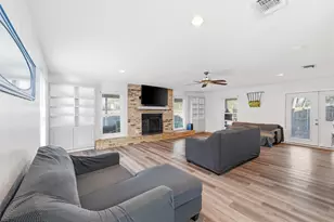 736 NW Wood St, Burleson, TX 76028 - Photo 18