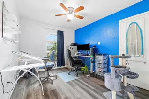 736 NW Wood St, Burleson, TX 76028 - Photo 10