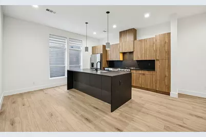 2206 Arroyo Avenue #204, Dallas, TX 75219 - Photo 2