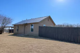 137 Wesley Ln, Bridgeport, TX 76426 - Photo 4