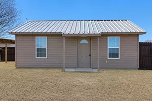 137 Wesley Ln, Bridgeport, TX 76426 - Photo 2