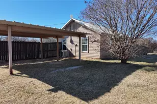 137 Wesley Ln, Bridgeport, TX 76426 - Photo 4
