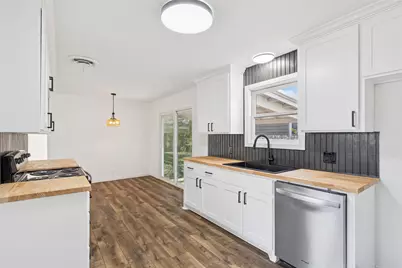 1301 N Douglas Avenue, Cleburne, TX 76033 - Photo 12