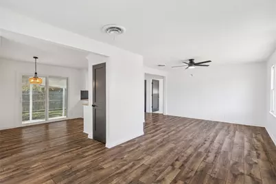 1301 N Douglas Avenue, Cleburne, TX 76033 - Photo 8