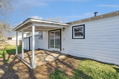 1301 N Douglas Avenue, Cleburne, TX 76033 - Photo 24