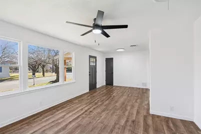 1301 N Douglas Avenue, Cleburne, TX 76033 - Photo 6