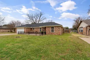904 Meadowlark Ln, Granbury, TX 76048 - Photo 2