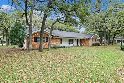709 W Pleasantview Drive, Hurst, TX 76054 - Photo 2
