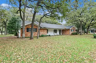 709 W Pleasantview Dr, Hurst, TX 76054 - Photo 2