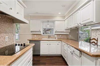 709 W Pleasantview Drive, Hurst, TX 76054 - Photo 10