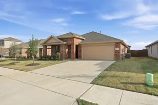 613 Whitecomb Ln, Justin, TX 76247 - Photo 1