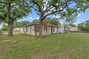 1024 Greenlee St, Denton, TX 76201 - Photo 1