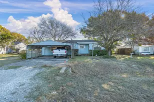 417 Houston St, Cedar Hill, TX 75104 - Photo 2