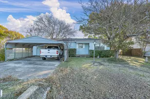 417 Houston St, Cedar Hill, TX 75104 - Photo 2
