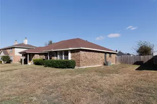 2910 Tanglewood Dr, Lancaster, TX 75134 - Photo 2