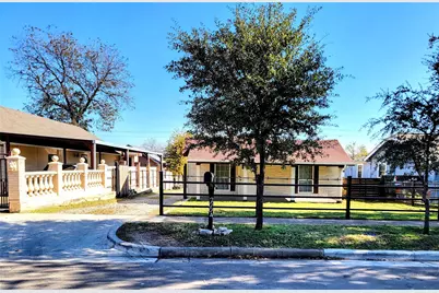 2004 Prairie Avenue, Fort Worth, TX 76164 - Photo 2