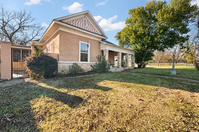 511 W Wilson Street, Cleburne, TX 76033 - Photo 2