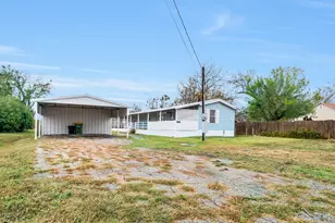 600 McDuff Ave, Grandview, TX 76050 - Photo 1