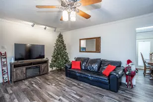 300 Thompson St, Pottsboro, TX 75076 - Photo 10