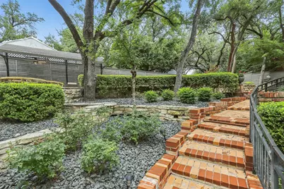 208 Rockwood Park Drive, Fort Worth, TX 76107 - Photo 2