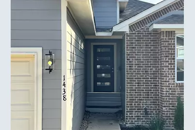 1438 E Waco Avenue, Dallas, TX 75216 - Photo 2